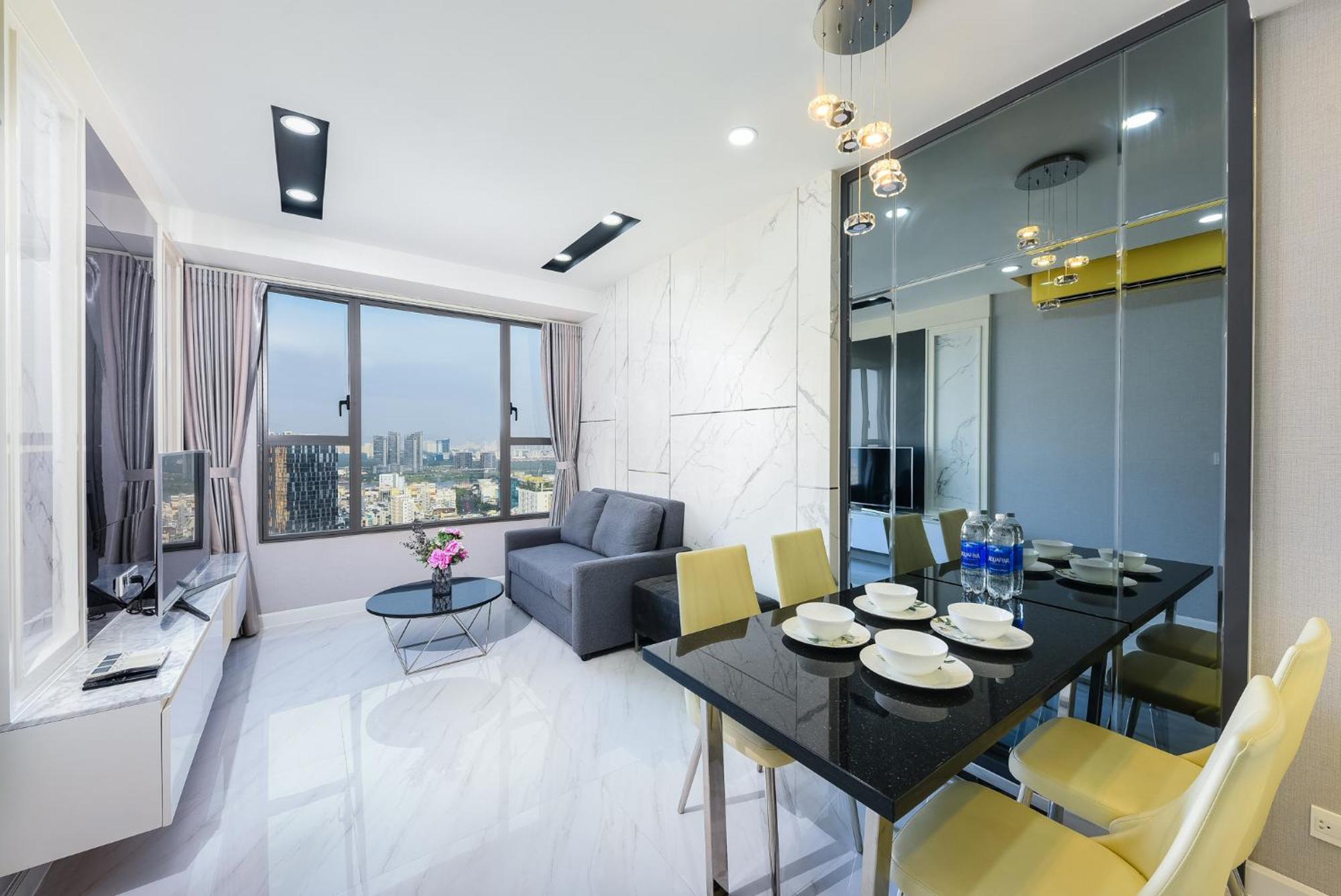 Saigon - Free Walk Experience, Amazing Infinity Pool & Free 4g Sim Card For 3 Nights Apartment