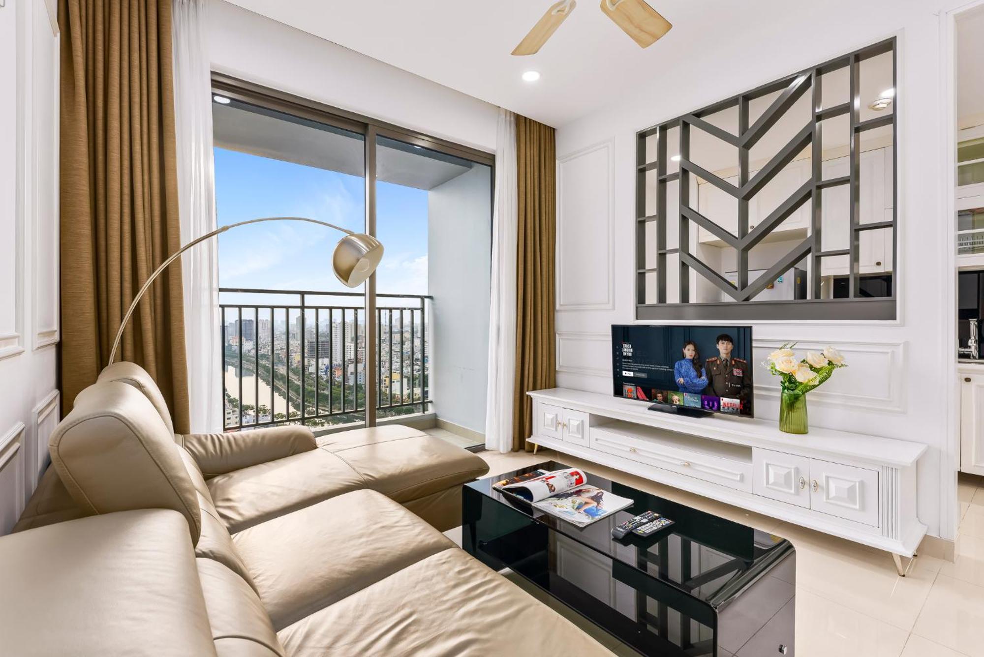 Saigon - Free Walk Experience, Amazing Infinity Pool & Free 4g Sim Card For 3 Nights Apartment *